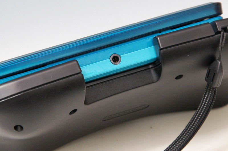 Illustration for article titled Manhandling the 3DS Add-on Slide Pad Doohickey